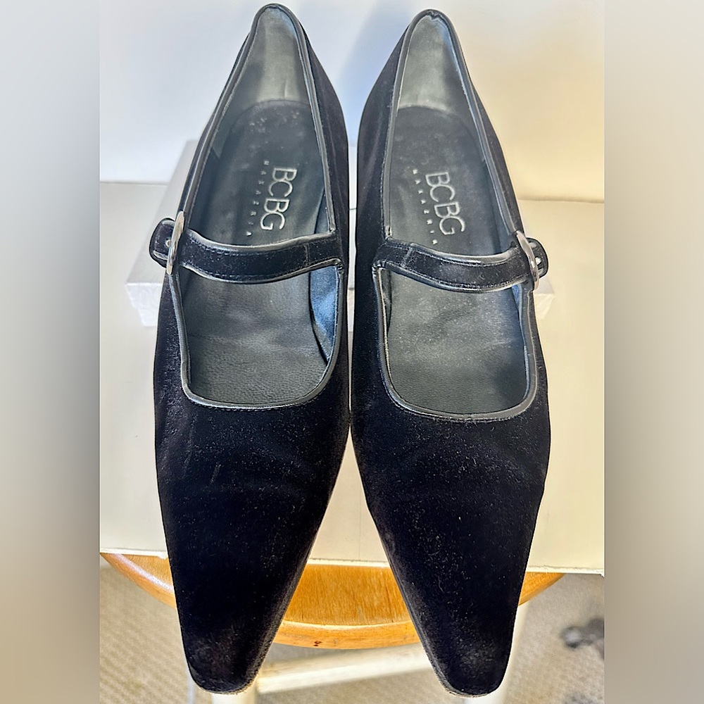 Velvet black Mary Jane flats pointed toe BCBG Max Azria sz 6B